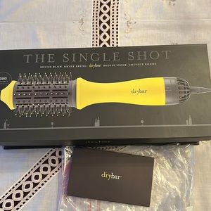Single shot Drybar round blow dryer brush